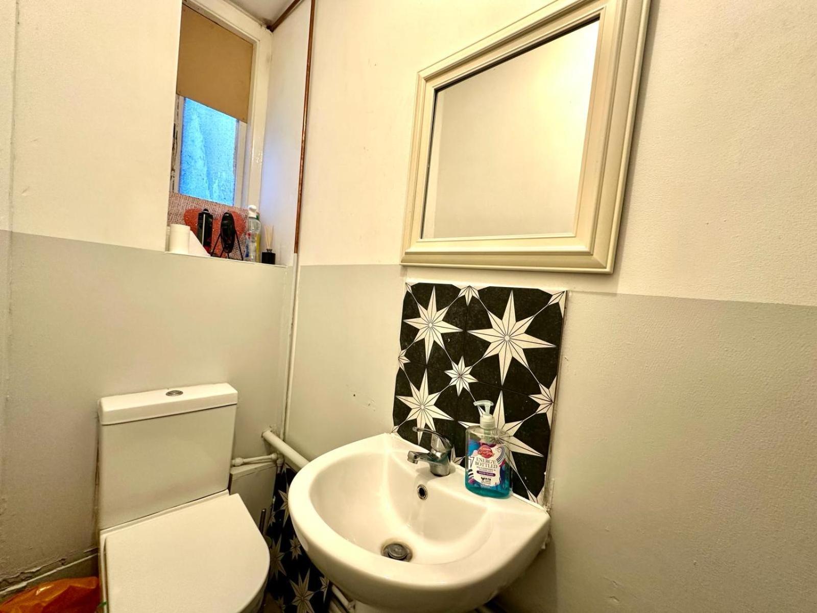 Whitechapel Station Rooms R1 ロンドン エクステリア 写真