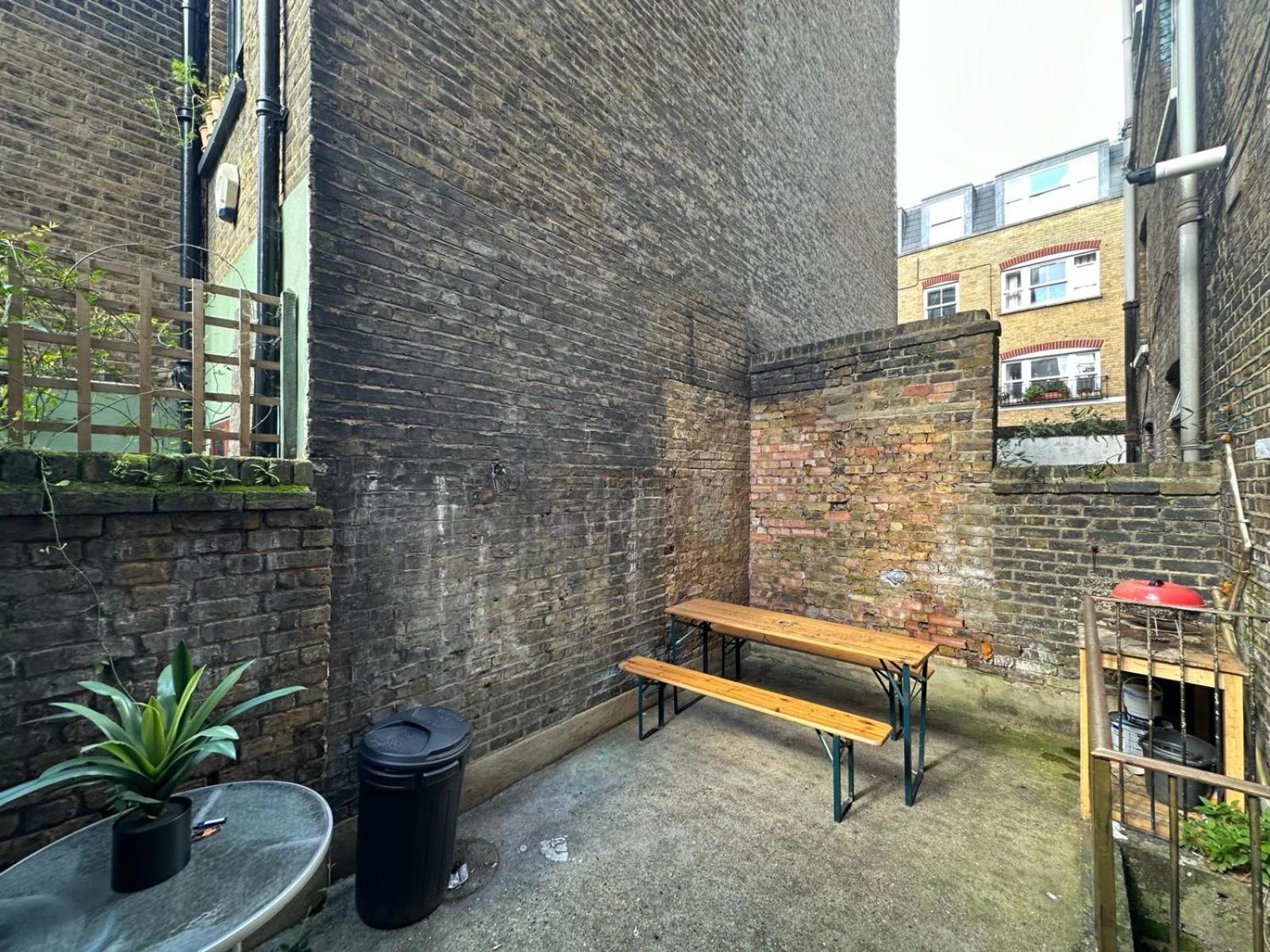 Whitechapel Station Rooms R1 ロンドン エクステリア 写真